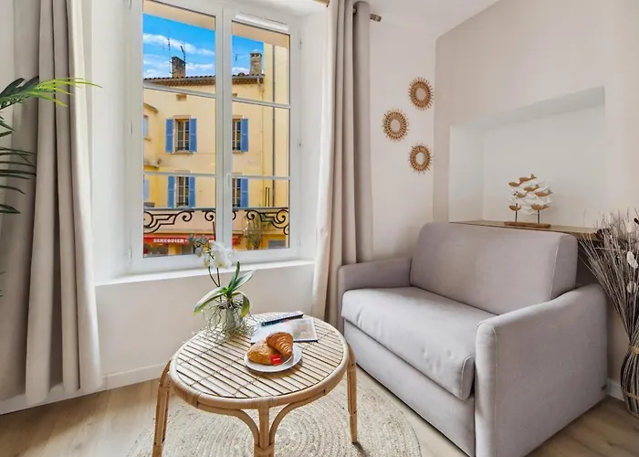 Apartment Cosy - Climatise - 2 Pas Du Port - Place Aux Herbes
