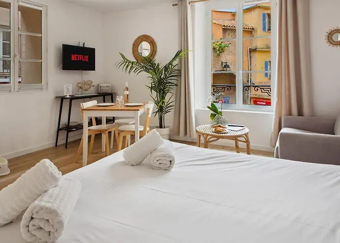 Apartment Cosy - Climatise - 2 Pas Du Port - Place Aux Herbes