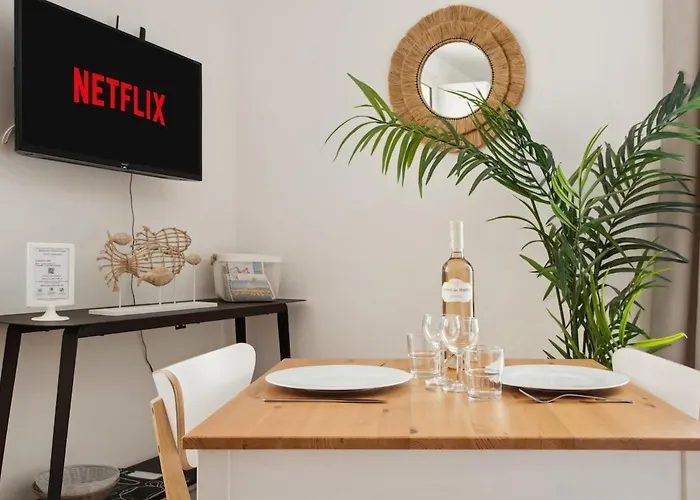 Apartment Cosy - Climatise - 2 Pas Du Port - Place Aux Herbes Saint-Tropez