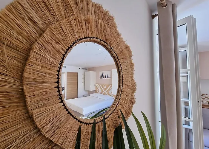 Apartment Cosy - Climatise - 2 Pas Du Port - Place Aux Herbes *